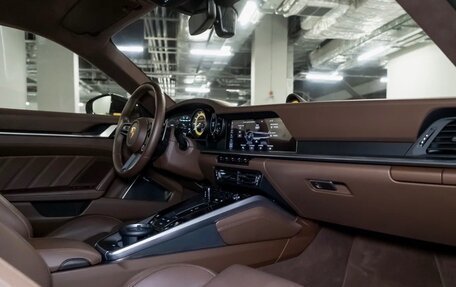 Porsche 911, 2021 год, 30 000 000 рублей, 13 фотография