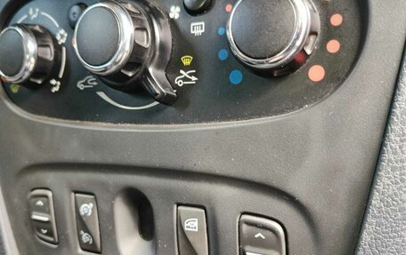 Renault Sandero II рестайлинг, 2015 год, 775 000 рублей, 22 фотография