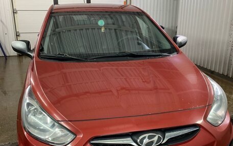 Hyundai Solaris II рестайлинг, 2011 год, 630 000 рублей, 2 фотография