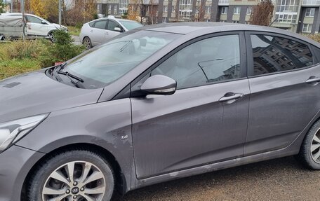 Hyundai Solaris II рестайлинг, 2015 год, 1 070 000 рублей, 1 фотография