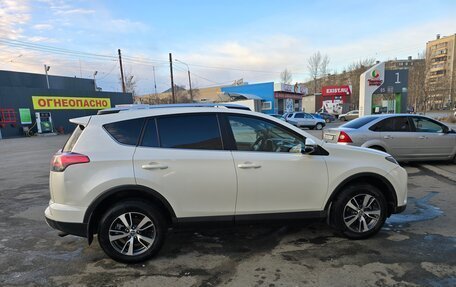 Toyota RAV4, 2017 год, 2 465 000 рублей, 3 фотография