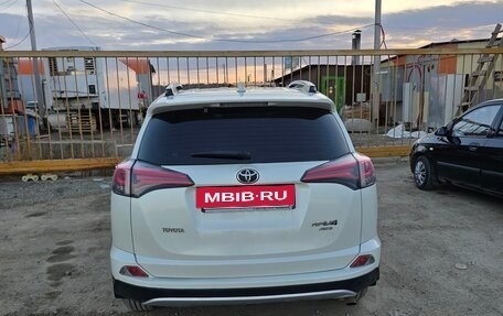 Toyota RAV4, 2017 год, 2 465 000 рублей, 4 фотография