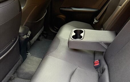 Toyota Prius Alpha I (ZVW40/41), 2020 год, 2 290 000 рублей, 10 фотография