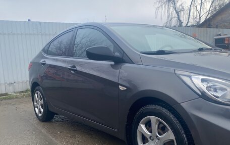 Hyundai Solaris II рестайлинг, 2013 год, 710 000 рублей, 2 фотография