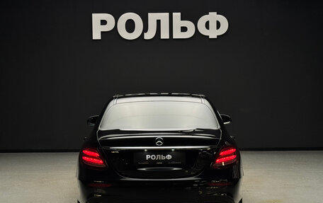 Mercedes-Benz E-Класс, 2018 год, 3 050 000 рублей, 4 фотография