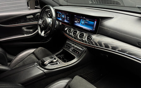 Mercedes-Benz E-Класс, 2018 год, 3 050 000 рублей, 21 фотография