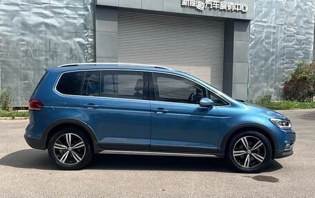 Volkswagen Touran III, 2021 год, 1 380 077 рублей, 4 фотография