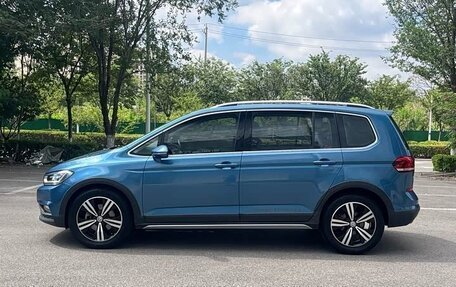 Volkswagen Touran III, 2021 год, 1 380 077 рублей, 5 фотография