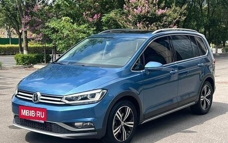 Volkswagen Touran III, 2021 год, 1 380 077 рублей, 3 фотография