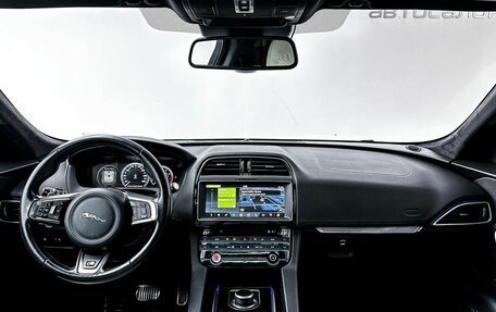 Jaguar F-Pace, 2016 год, 3 700 000 рублей, 28 фотография