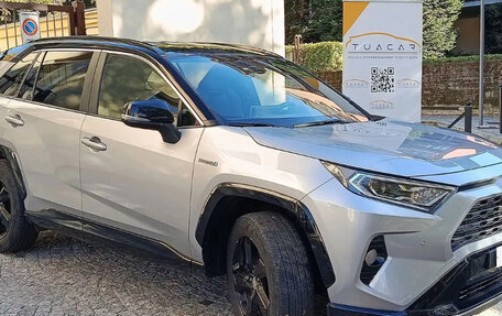 Toyota RAV4, 2020 год, 2 200 000 рублей, 2 фотография