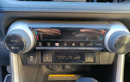 Toyota RAV4, 2020 год, 2 200 000 рублей, 16 фотография