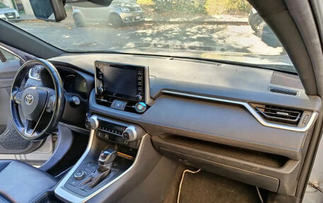 Toyota RAV4, 2020 год, 2 200 000 рублей, 24 фотография