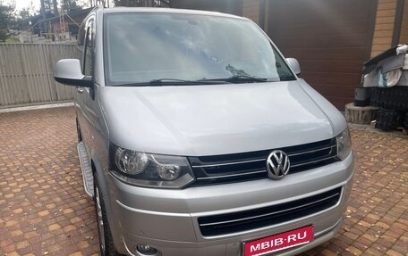 Volkswagen Multivan T5, 2011 год, 2 000 000 рублей, 2 фотография