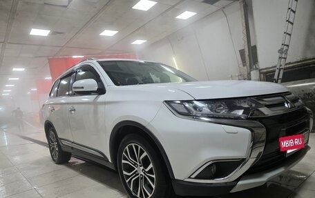Mitsubishi Outlander III рестайлинг 3, 2016 год, 1 870 000 рублей, 11 фотография