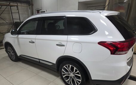 Mitsubishi Outlander III рестайлинг 3, 2016 год, 1 870 000 рублей, 12 фотография