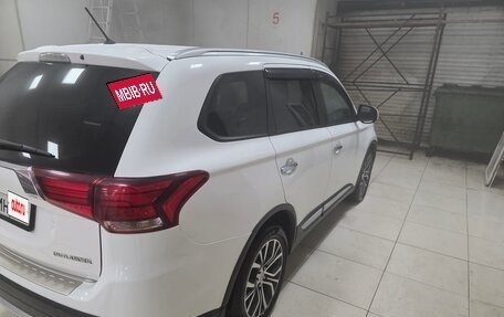 Mitsubishi Outlander III рестайлинг 3, 2016 год, 1 870 000 рублей, 6 фотография