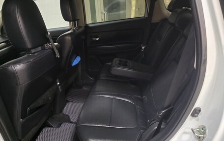 Mitsubishi Outlander III рестайлинг 3, 2016 год, 1 870 000 рублей, 16 фотография