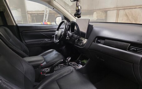 Mitsubishi Outlander III рестайлинг 3, 2016 год, 1 870 000 рублей, 17 фотография