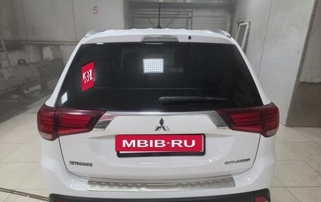 Mitsubishi Outlander III рестайлинг 3, 2016 год, 1 870 000 рублей, 8 фотография