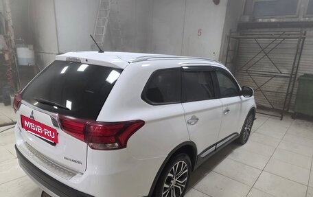 Mitsubishi Outlander III рестайлинг 3, 2016 год, 1 870 000 рублей, 5 фотография