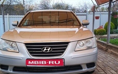 Hyundai Sonata VI, 2010 год, 800 000 рублей, 1 фотография