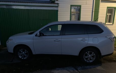 Mitsubishi Outlander III рестайлинг 3, 2012 год, 1 325 000 рублей, 10 фотография