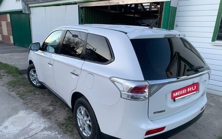 Mitsubishi Outlander III рестайлинг 3, 2012 год, 1 325 000 рублей, 2 фотография
