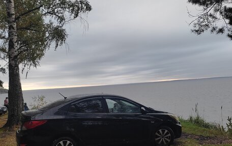 Hyundai Solaris II рестайлинг, 2011 год, 440 000 рублей, 3 фотография