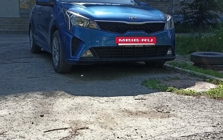 KIA Rio IV, 2021 год, 1 350 000 рублей, 3 фотография