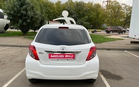 Toyota Vitz, 2013 год, 740 000 рублей, 8 фотография