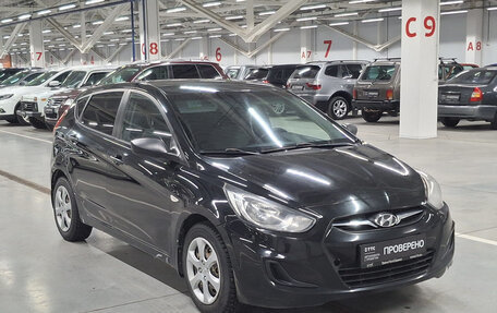 Hyundai Solaris II рестайлинг, 2011 год, 499 000 рублей, 3 фотография