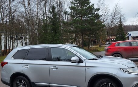 Mitsubishi Outlander III рестайлинг 3, 2015 год, 2 005 000 рублей, 1 фотография