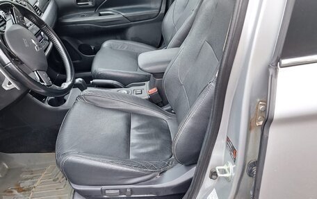 Mitsubishi Outlander III рестайлинг 3, 2015 год, 2 005 000 рублей, 5 фотография