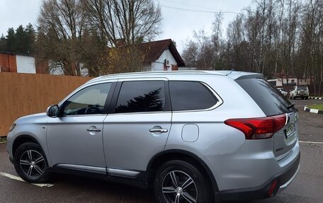 Mitsubishi Outlander III рестайлинг 3, 2015 год, 2 005 000 рублей, 3 фотография