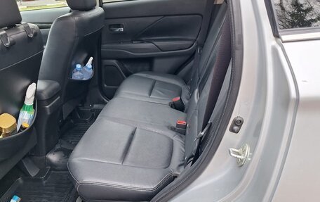 Mitsubishi Outlander III рестайлинг 3, 2015 год, 2 005 000 рублей, 11 фотография