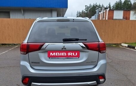 Mitsubishi Outlander III рестайлинг 3, 2015 год, 2 005 000 рублей, 4 фотография