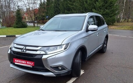 Mitsubishi Outlander III рестайлинг 3, 2015 год, 2 005 000 рублей, 2 фотография