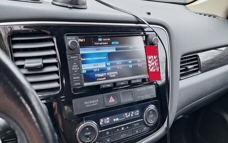 Mitsubishi Outlander III рестайлинг 3, 2015 год, 2 005 000 рублей, 8 фотография