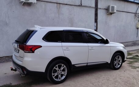 Mitsubishi Outlander III рестайлинг 3, 2019 год, 2 450 000 рублей, 7 фотография