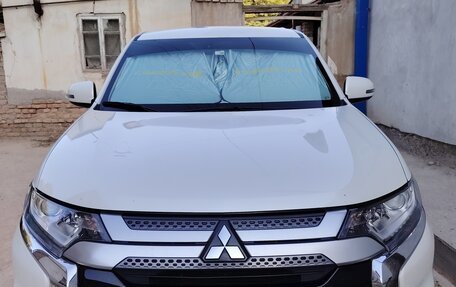 Mitsubishi Outlander III рестайлинг 3, 2019 год, 2 450 000 рублей, 4 фотография