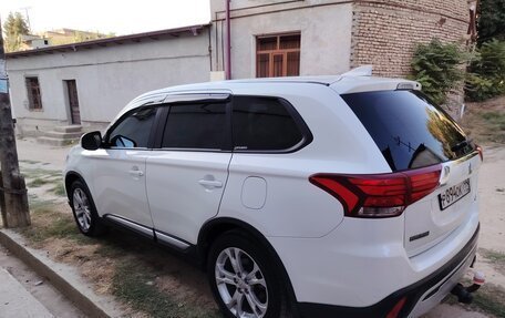 Mitsubishi Outlander III рестайлинг 3, 2019 год, 2 450 000 рублей, 5 фотография