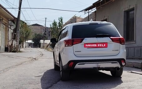 Mitsubishi Outlander III рестайлинг 3, 2019 год, 2 450 000 рублей, 2 фотография