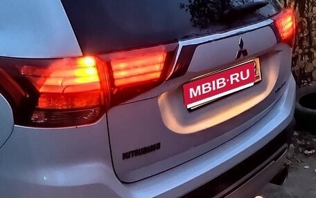 Mitsubishi Outlander III рестайлинг 3, 2019 год, 2 450 000 рублей, 10 фотография