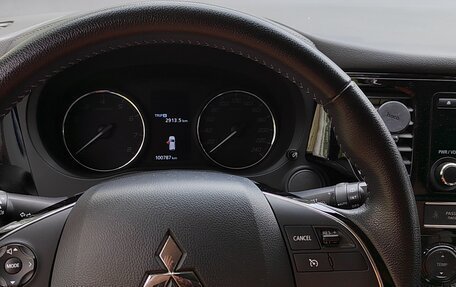 Mitsubishi Outlander III рестайлинг 3, 2019 год, 2 450 000 рублей, 11 фотография