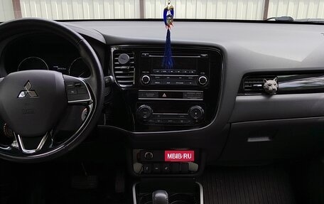 Mitsubishi Outlander III рестайлинг 3, 2019 год, 2 450 000 рублей, 16 фотография