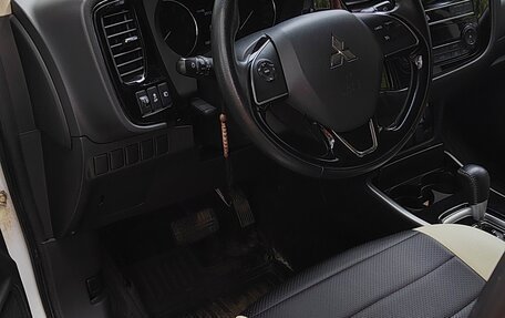 Mitsubishi Outlander III рестайлинг 3, 2019 год, 2 450 000 рублей, 13 фотография