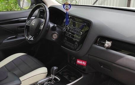 Mitsubishi Outlander III рестайлинг 3, 2019 год, 2 450 000 рублей, 18 фотография