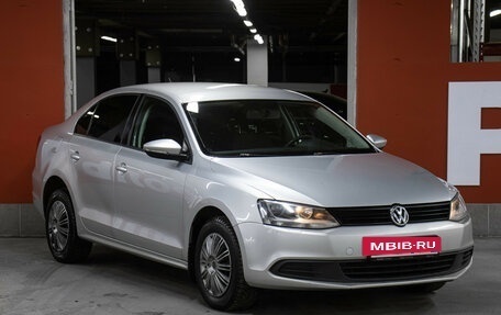 Volkswagen Jetta VI, 2013 год, 898 000 рублей, 3 фотография