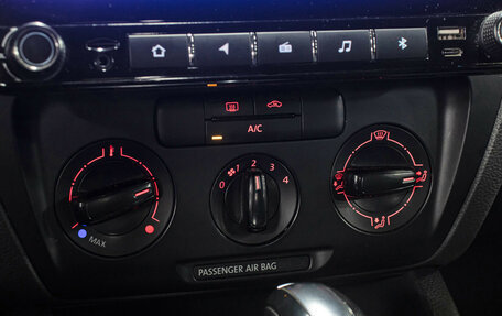 Volkswagen Jetta VI, 2013 год, 898 000 рублей, 18 фотография